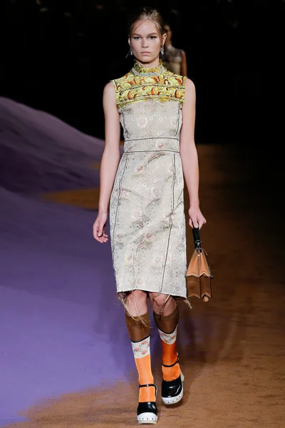 Look 27
